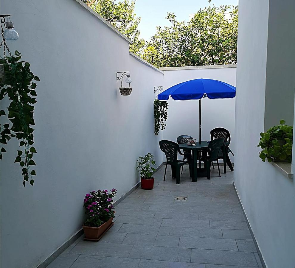 Villa A Casa Di Sante Arnesano Exterior foto